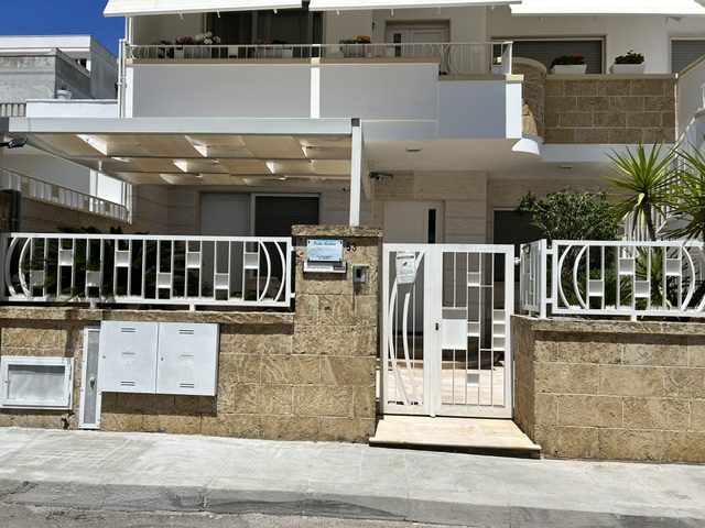 Perla Marina - Ingresso esterno e facciata indipendente