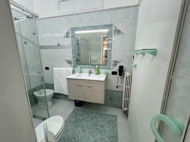 Bagno Privato - Box doccia spazioso in cristallo e bidet